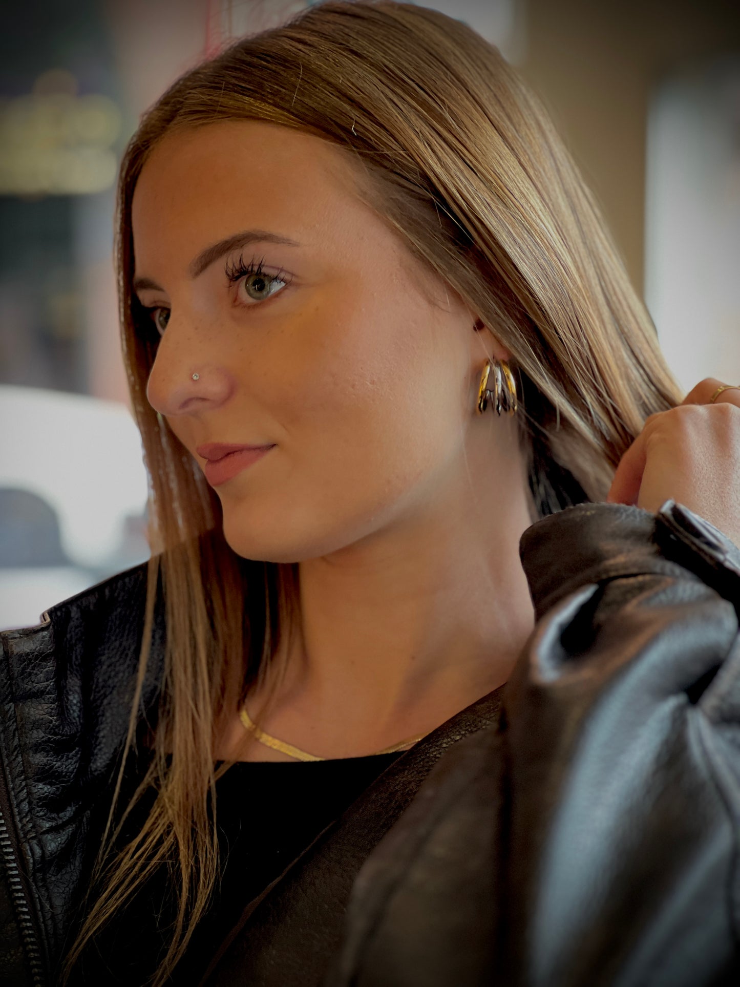 Airah white and gold plated earrings