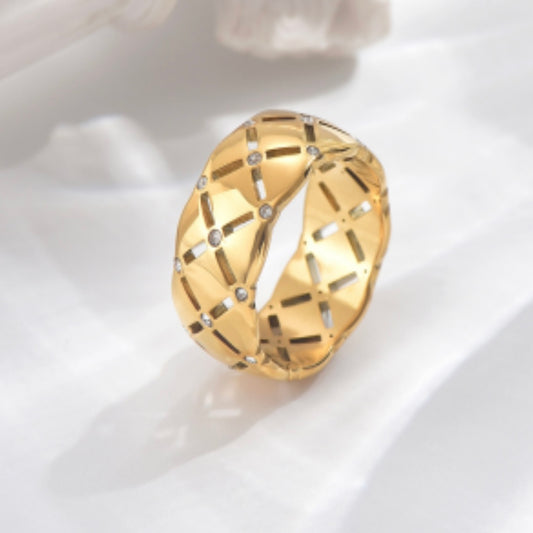 Statement Ella ring