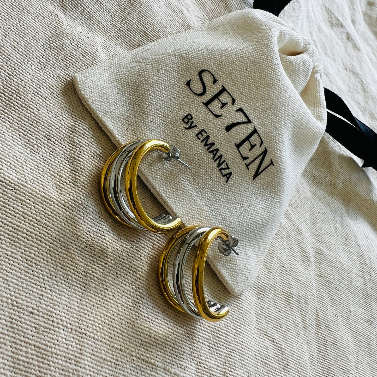 Airah white and gold plated earrings