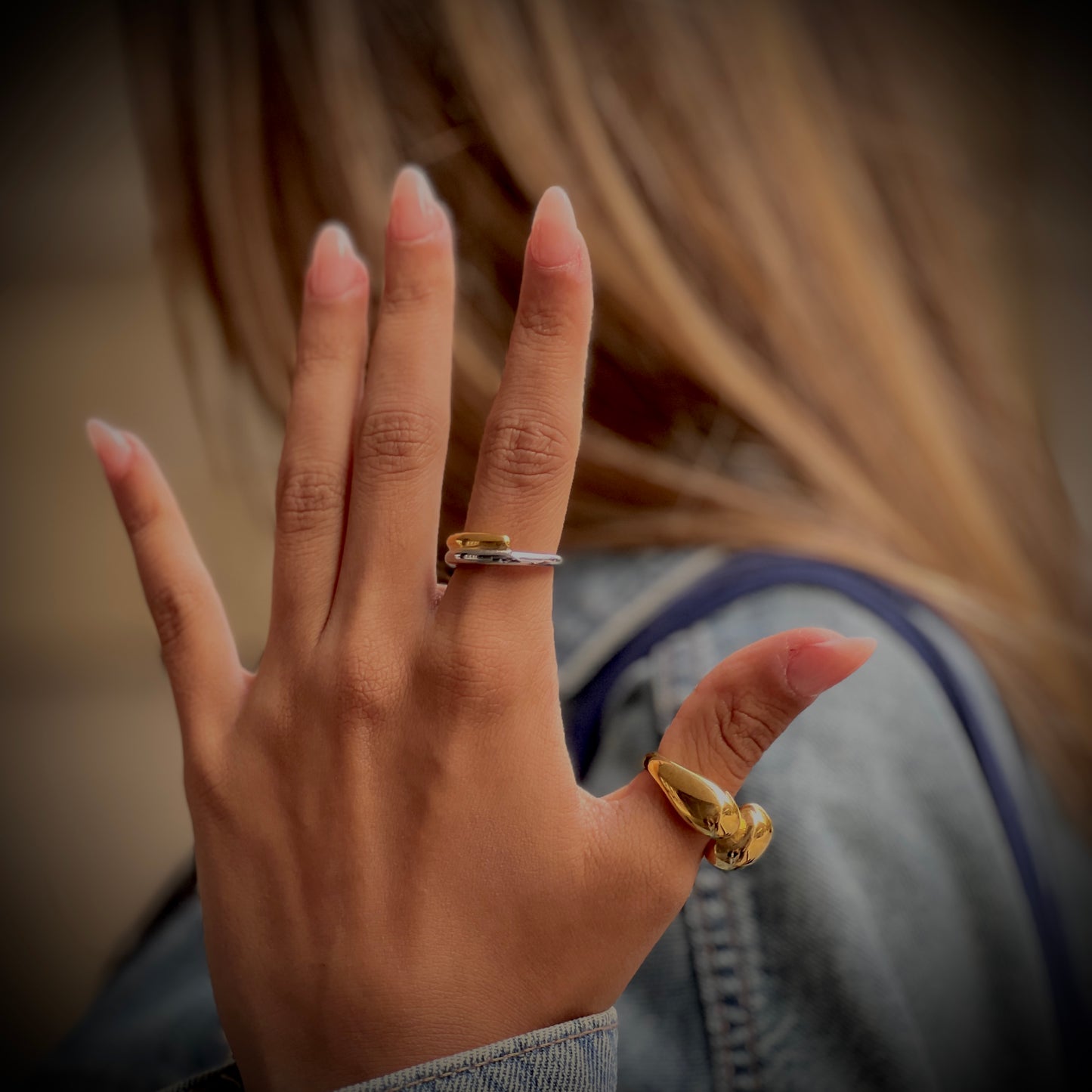 Nisa ring white and gold plated