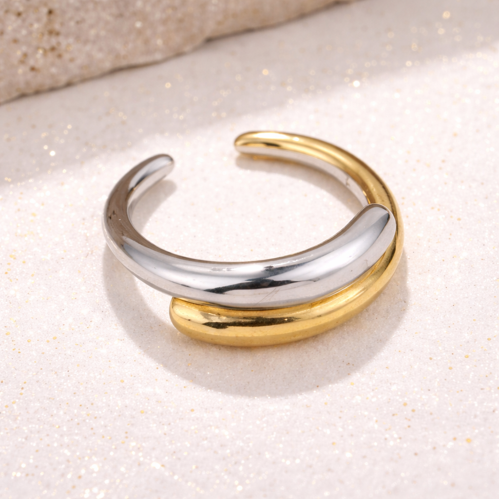 Nisa ring white and gold plated